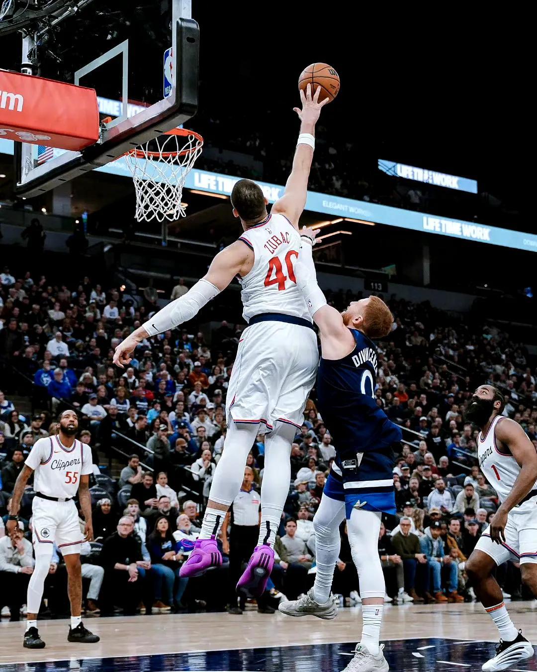 快船主场大胜，雷霆沉寂失势再一次目送逆风