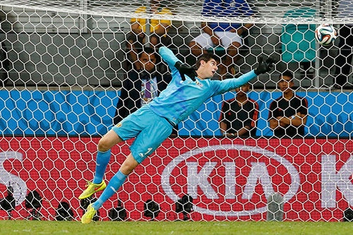 包含库里意外战胜皇家马德里，重返赛场引爆全场！的词条