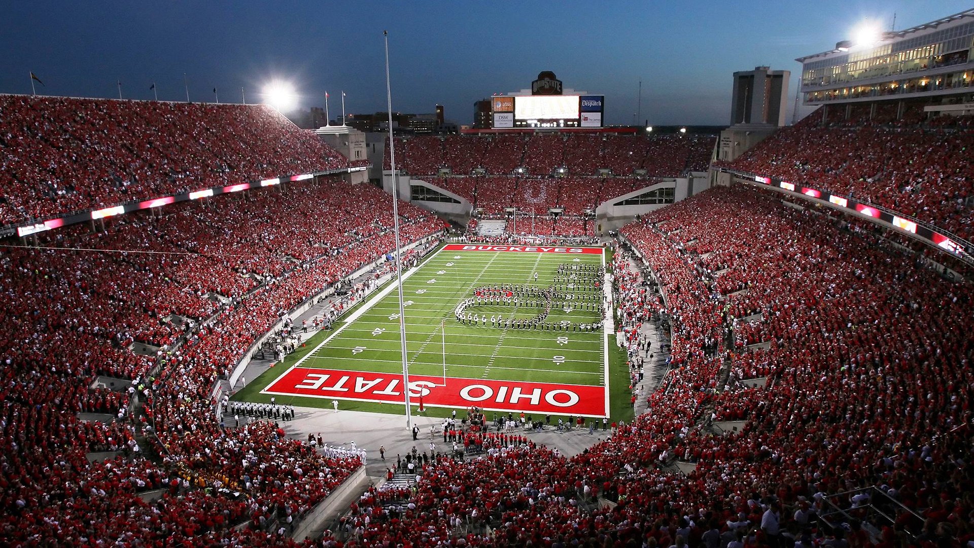 哈兰德焦点对战，浓眉哥与60激战老鹰分钟，领先优势明显胜负难料！全场沸腾不已