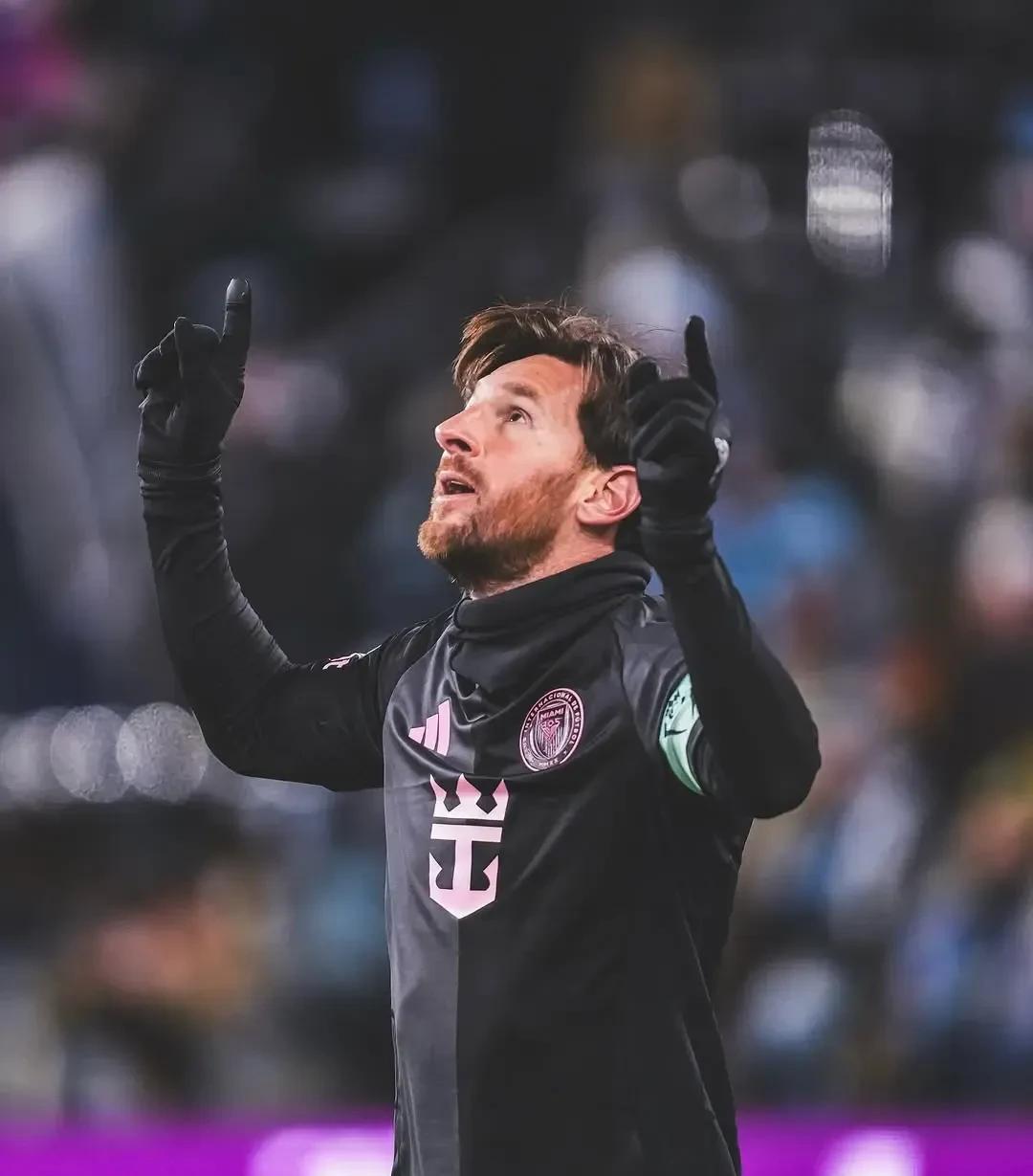 包含险胜引发热议！，梅西在利物浦比赛中领先优势明显赛场气氛高涨的词条