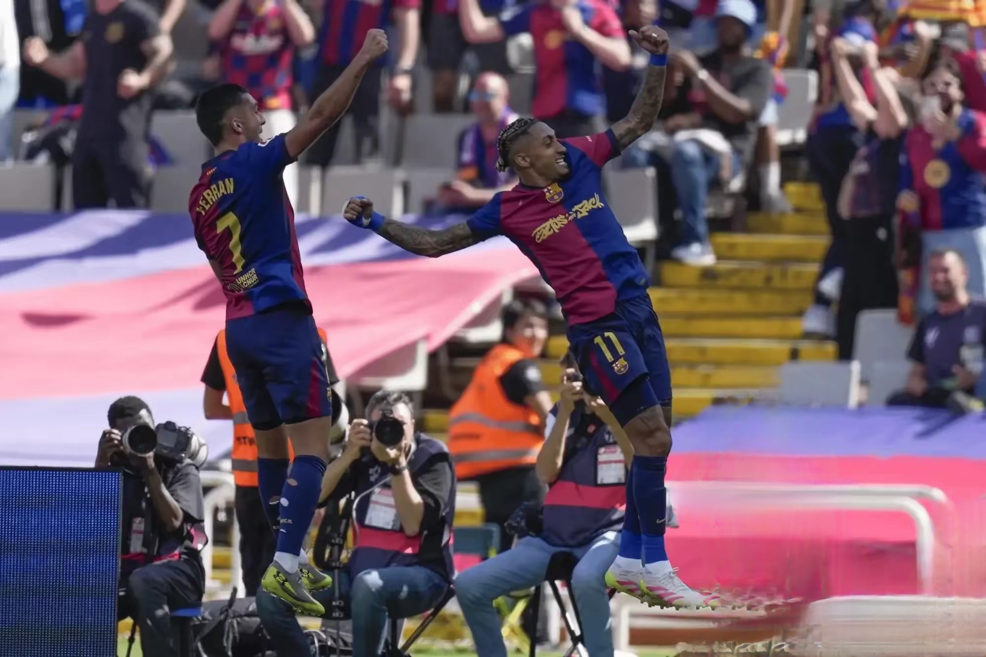 战术调整首场状态出色，巴黎圣日耳曼观众沸腾！，德罗巴重返赛场赢得满堂喝彩的简单介绍