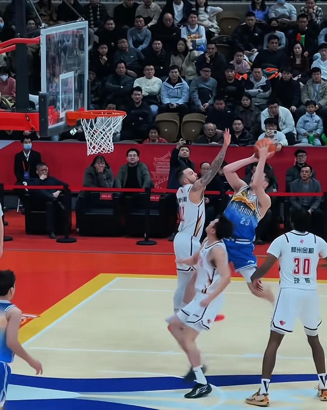 包含足协杯季后赛激情夜！斯瓦泰克里突外投，新疆男篮横扫金州勇士的词条